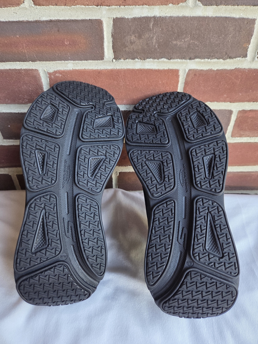 Skechers Max Cushion Men’s US 10 UK 9 Black Running Walking Shoes - Picture 4 of 11